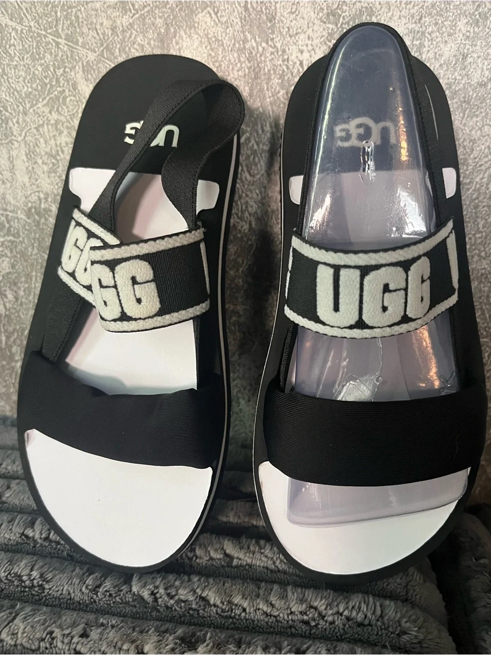UGG Kids Black & White Logo Strap Sandals. New without box sz 1